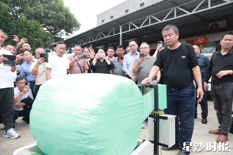 设备每天作业超35亩,配合秸秆回收收益,每亩可帮农户多赚50元,养殖户每头牛年增收超200元。