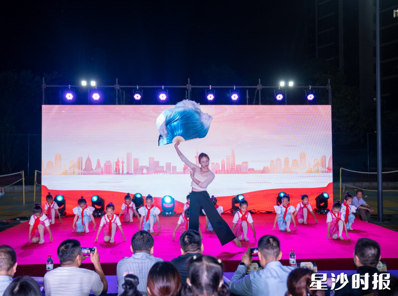 文艺汇演现场。龙湘社区供图 文艺汇演现场。龙湘社区供图