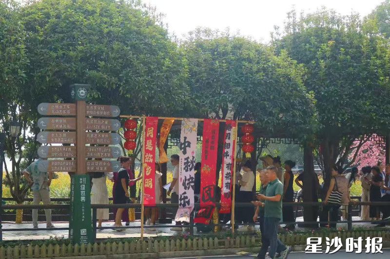 绿世界生态艺术农庄内节日氛围浓厚。