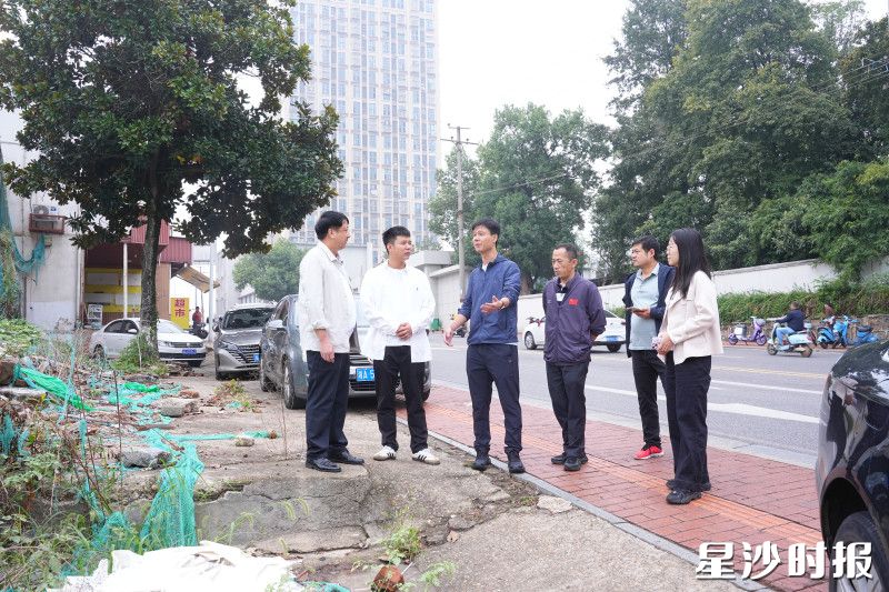 县城管局的巡查专班正细致研判，明确城郊结合部环境整治排查重点。