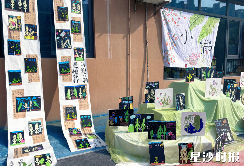 在小满节气展区,孩子们用稚拙而真诚的双手,捕捉了初夏最动人的序章。 在小满节气展区,孩子们用稚拙而真诚的双手,捕捉了初夏最动人的序章。