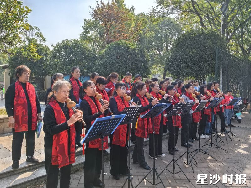 泉韵社区以文艺的形式庆祝重阳节。均为街道供图