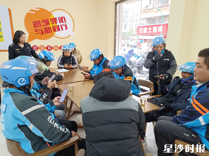 本次行动创新引入外卖骑手这一“移动力量”。湘龙街道供图