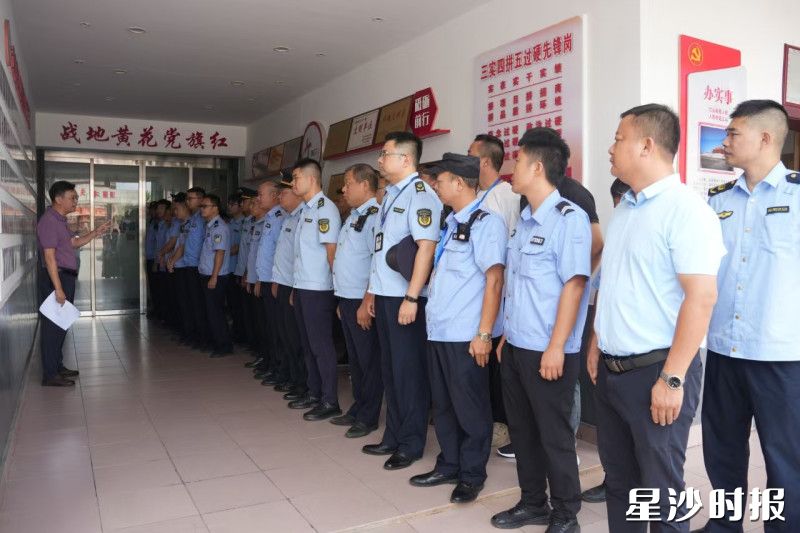 “扫黄打非”活动前，黄花镇相关负责人组织开展动员。