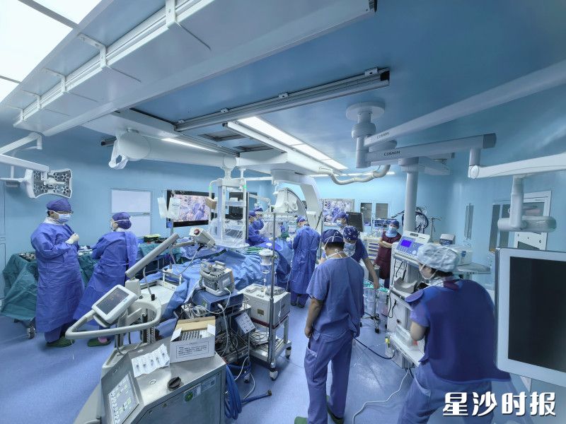 长沙经开医院成功完成首例经心尖入路微创主动脉瓣置换术（TA-TAVR）。长沙经开医院供图