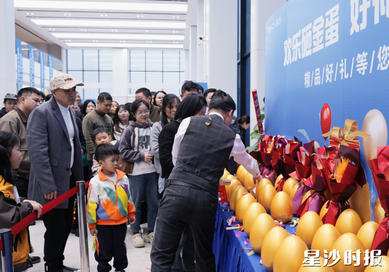 现场看车、订车、购车氛围火爆，消费者热情高涨。企业供图