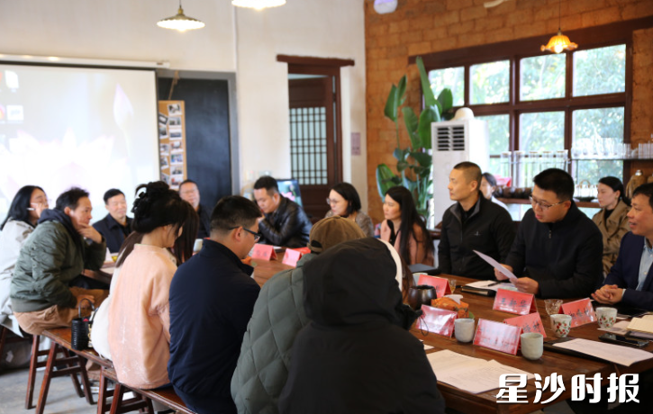 长龙街道召开杨祠片区招商引资洽谈会。街道供图 长龙街道召开杨祠片区招商引资洽谈会。街道供图