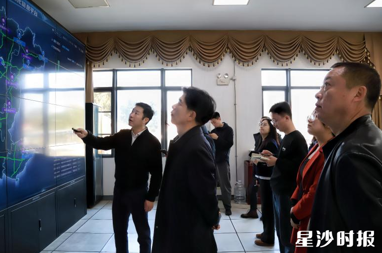 采访团参观长沙县智慧供水管理平台。长沙县水业集团供图