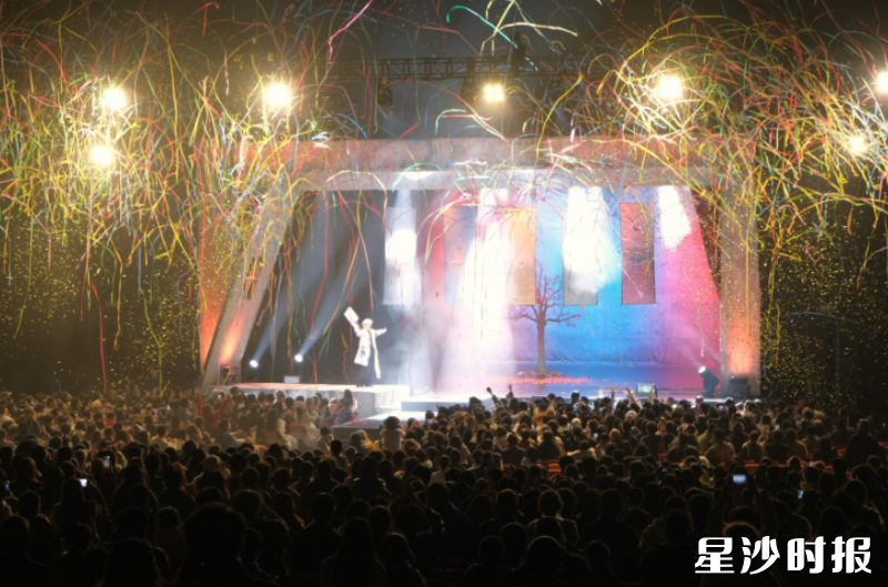 12月12日、14日，国际魔术大师刘谦携全新巡演《刘谦·LIVE》登陆长沙国际会展演艺中心，为长沙观众献上了两场如梦似幻的魔幻盛宴。均为长沙国际会展中心供图