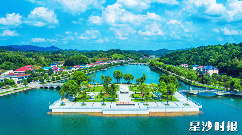 长沙县因地制宜推进乡村产业发展、乡村建设和乡村治理。图为江背镇印山村宜居宜业和美乡村。县农业农村局供图 长沙县因地制宜推进乡村产业发展、乡村建设和乡村治理。图为江背镇印山村宜居宜业和美乡村。县农业农村局供图