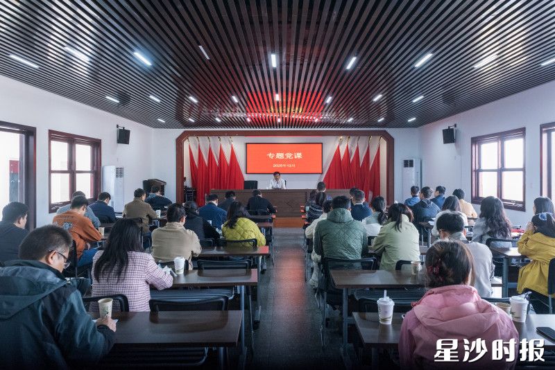 图为专题党课现场。刘思源 摄 图为专题党课现场。刘思源 摄