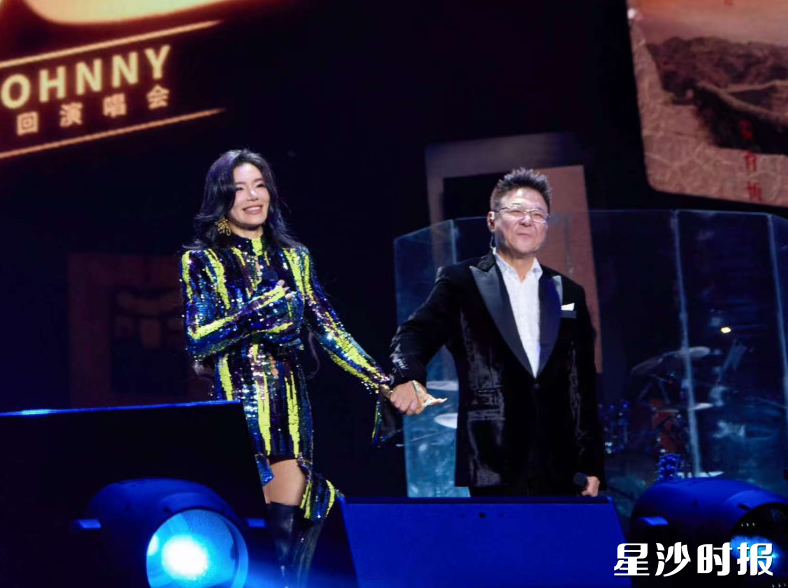 姜育恒与江映蓉时隔16年同台演唱《再回首》。图源姜育恒微博