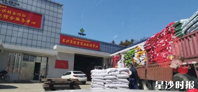 长沙县路口供销合作社布局多元服务网络，打通仓储、物流、销售全渠道。均为路口供销社供图