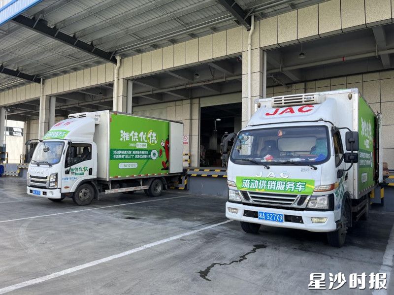 路口供销社组建流动供销服务车队，用于配送货品、收购农产品。