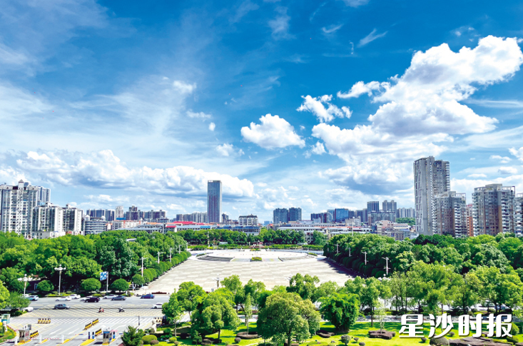 长沙县空气质量持续改善，蓝天白云成为常态。杨源 摄