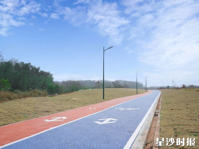 长沙县万明路松雅湖隧道段人行道及非机动车道改造工程顺利完工。杨欣雨 摄