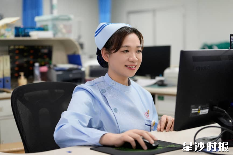 长沙市中医医院（长沙市第八医院）星沙院区急诊科护士长范朗工作照。医院供图