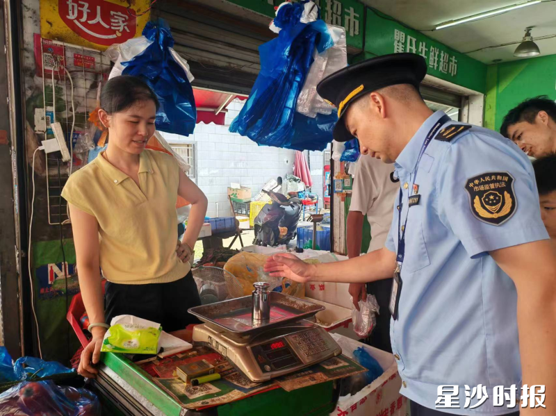 长沙县市场监管局开展电子计价秤专项整治行动。