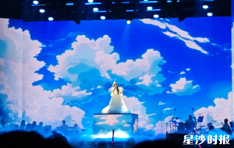 孟庭苇在歌声中梦幻开场。吴婉沁 摄