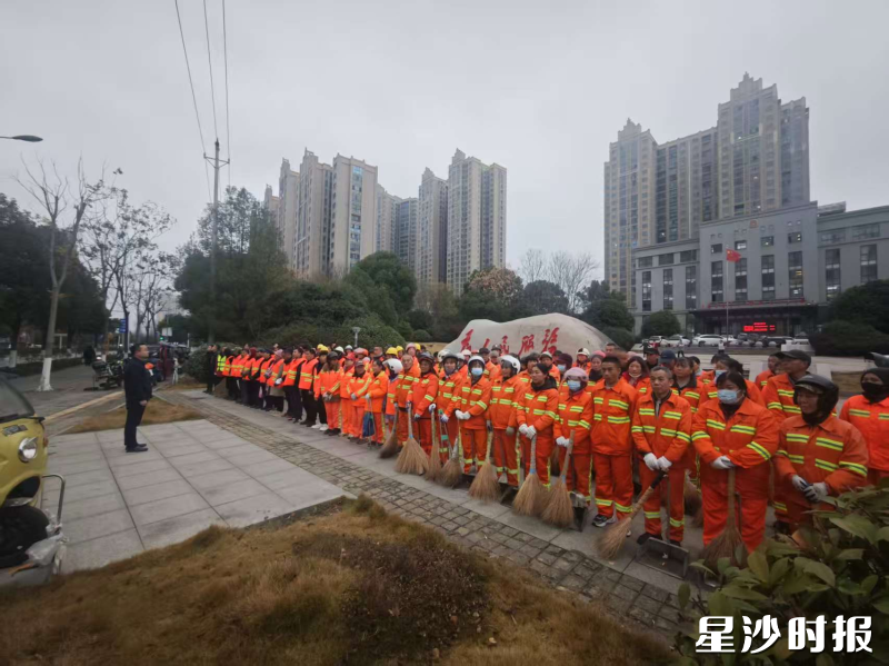 应急队伍集结。 应急队伍集结。