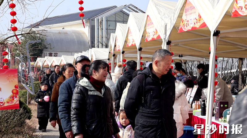 果园镇“品星城特产·寻马年年味”主题文旅活动。杨源 摄