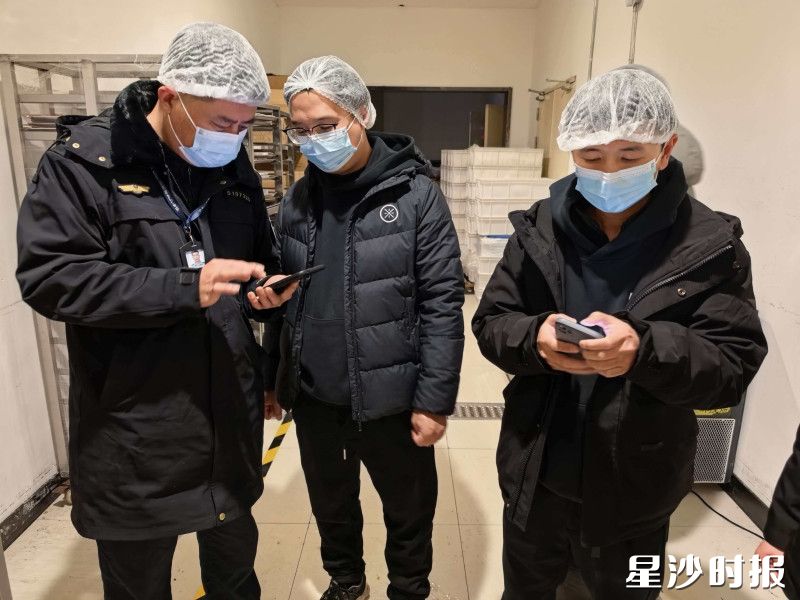 执法人员开展全过程、精细化检查指导。