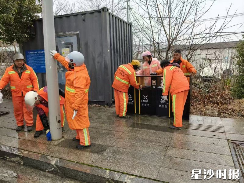 长沙县城管局更抓实民生“里子”，一场声势浩大的新春大扫除行动全面展开。长沙县城管局供图