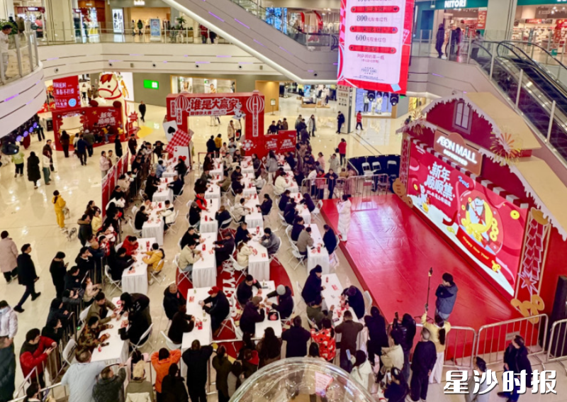 春节假期，永旺梦乐城星沙店吸引了大量游客。