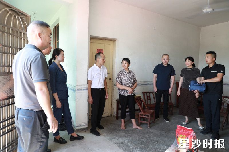 长沙县政协工青妇和社会福利保障界、卫生健康界别活动组在北山镇走访慰问群众。 长沙县政协工青妇和社会福利保障界、卫生健康界别活动组在北山镇走访慰问群众。