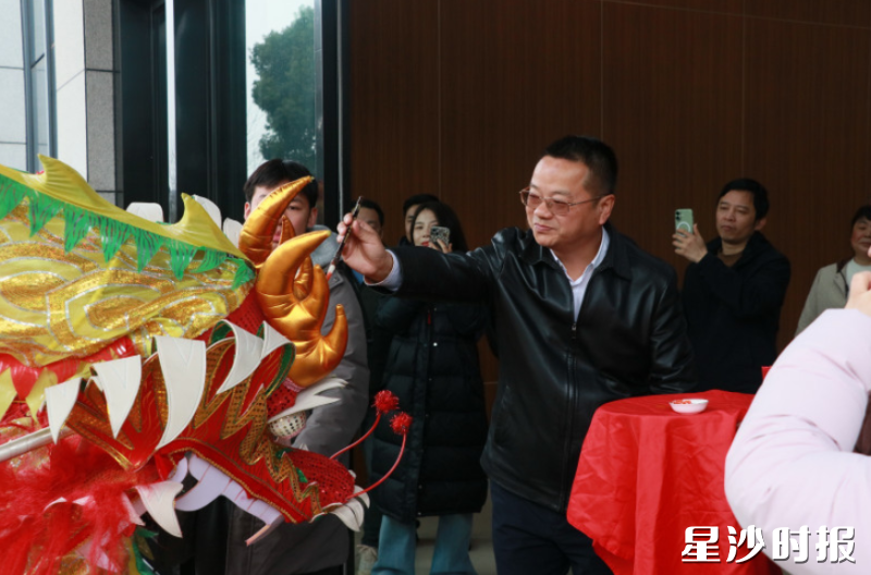 企业负责人为龙点睛。