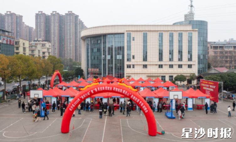 招聘会现场。均为街道供图