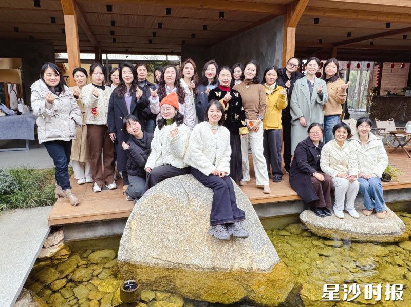 长沙自贸临空区组织女干部职工开展“户外养生·非遗手作”主题活动。长沙自贸临空区供图