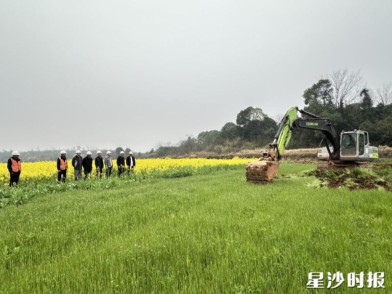 图为4#井顺利进场施工现场。均为黄花镇供图 图为4#井顺利进场施工现场。均为黄花镇供图