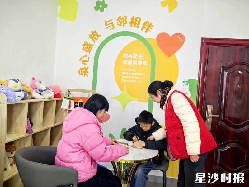 盛·邻便民服务站24小时“不打烊”。