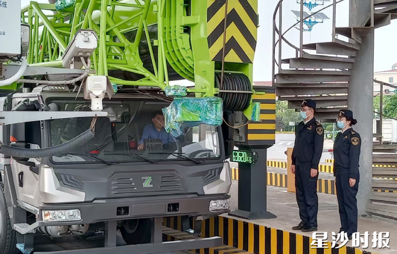 长沙自贸临空区工程机械出口“组合式”监管创新助力道路类工程机械整体通关时间压缩50%。长沙自贸临空区供图