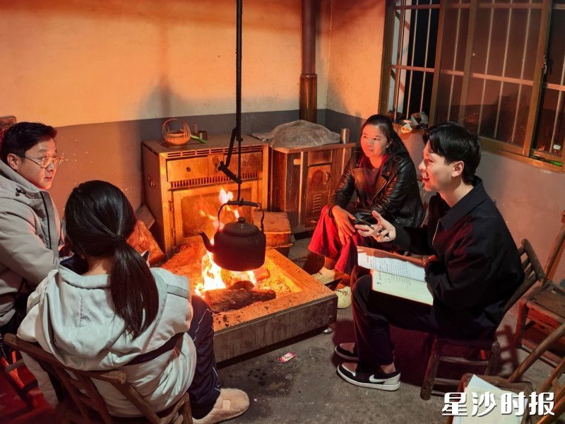 实践团开展家访。浙江大学供图