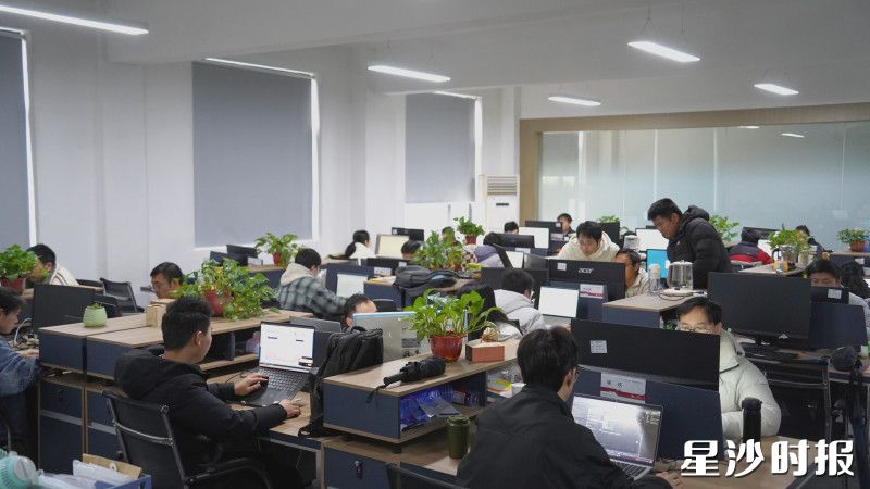 企业自主研发PHDS药店健康诊断系统与壁虎P4药房人才培训小程序为基层药房运营提供坚实支撑。邬振 摄 企业自主研发PHDS药店健康诊断系统与壁虎P4药房人才培训小程序为基层药房运营提供坚实支撑。邬振 摄