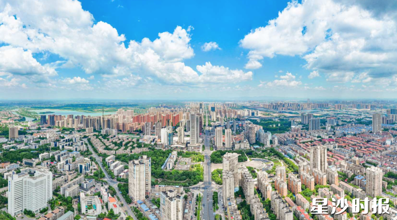 春日的星沙大地,“三个年”行动正从蓝图加速走向现实。图为长沙县城区航拍图。艾哲文 摄 春日的星沙大地,“三个年”行动正从蓝图加速走向现实。图为长沙县城区航拍图。艾哲文 摄