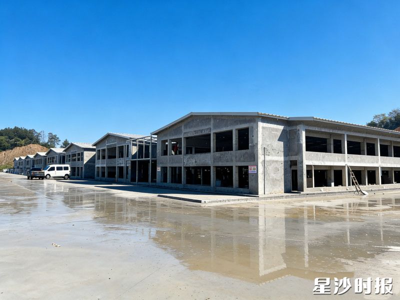由湘佳牧业投资建设的现代化食品加工基地已初具雏形，预计2026年下半年正式投产。