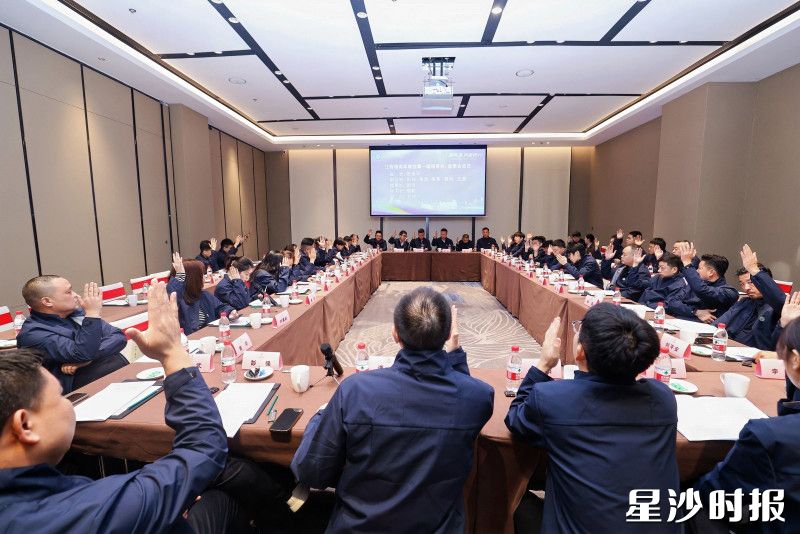 全体会员有序参与选举，依法产生商会领导班子。