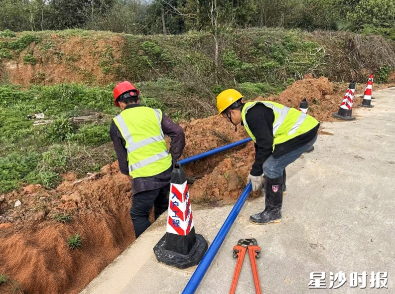 自来水入户工程施工现场。均为长沙县水业集团供图