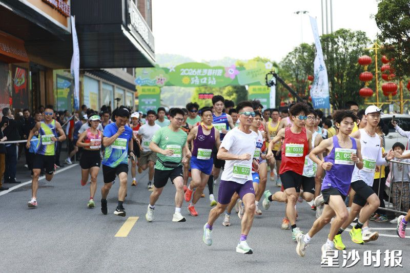 2026长沙县村跑（路口站）鸣枪开跑。均为路口镇供图