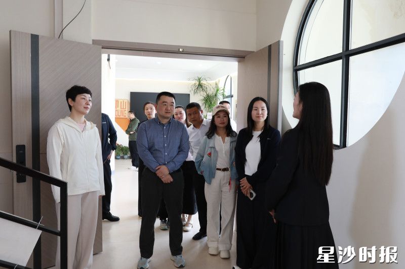 委员们调研印山青年创业空间。均为周汝洁 摄