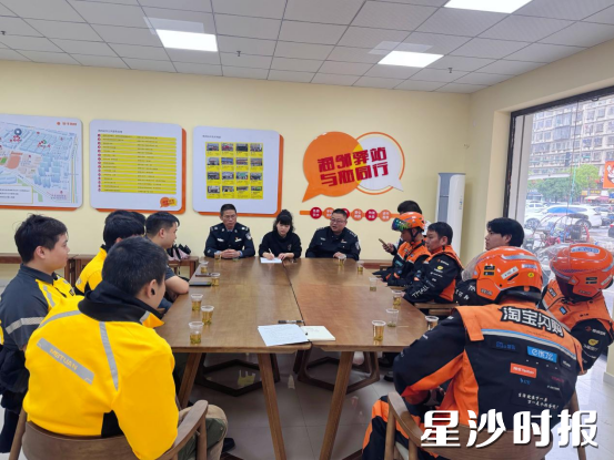 湘润社区创新治理模式，搭建“小哥议事会”协商平台。