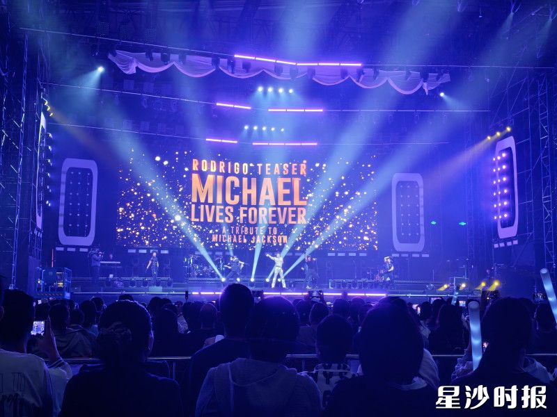 5月2日晚,在长沙国际会展中心内,“永远的迈克尔”中国巡演长沙站震撼开唱。均为刘梓嫣 摄 5月2日晚,在长沙国际会展中心内,“永远的迈克尔”中国巡演长沙站震撼开唱。均为刘梓嫣 摄