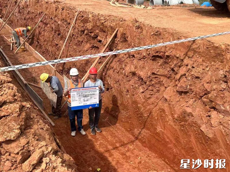 长沙县梅花工贸新区五条市政道路施工现场。 长沙县梅花工贸新区五条市政道路施工现场。