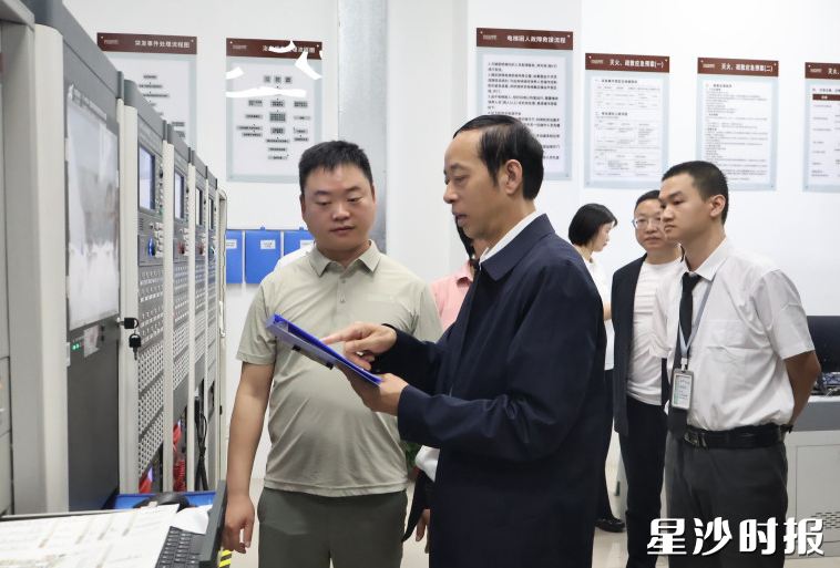 督导组在长沙杉杉奥特莱斯广场开展现场督导。均为刘梓嫣 摄 督导组在长沙杉杉奥特莱斯广场开展现场督导。均为刘梓嫣 摄