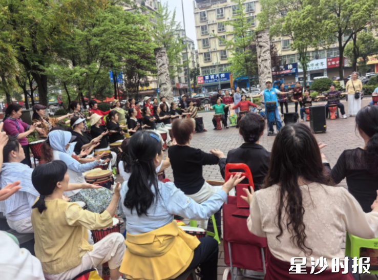 泉韵社区文艺活动现场。