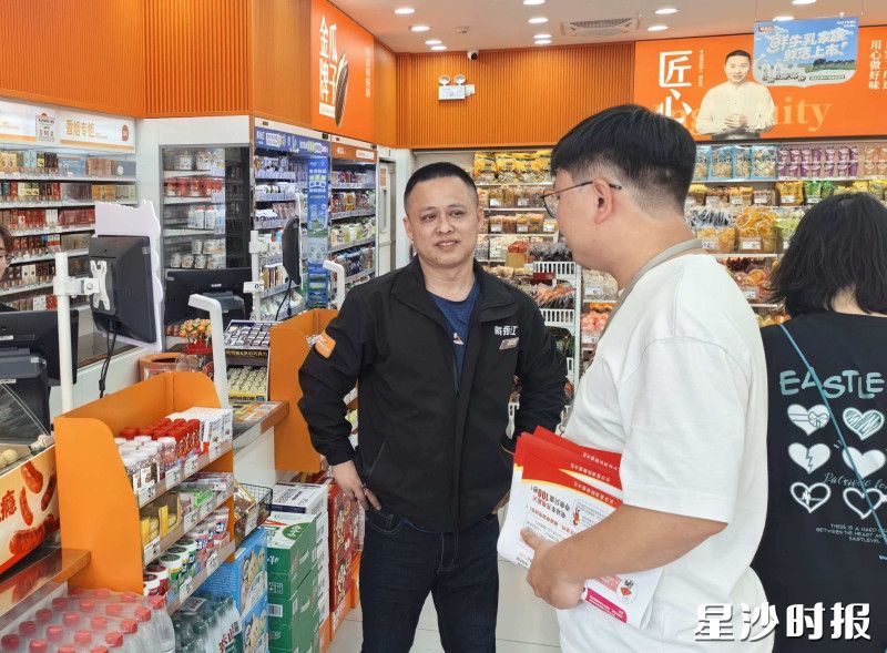 黄兴镇深入辖区店铺开展消防安全检查。黄兴镇供图 黄兴镇深入辖区店铺开展消防安全检查。黄兴镇供图