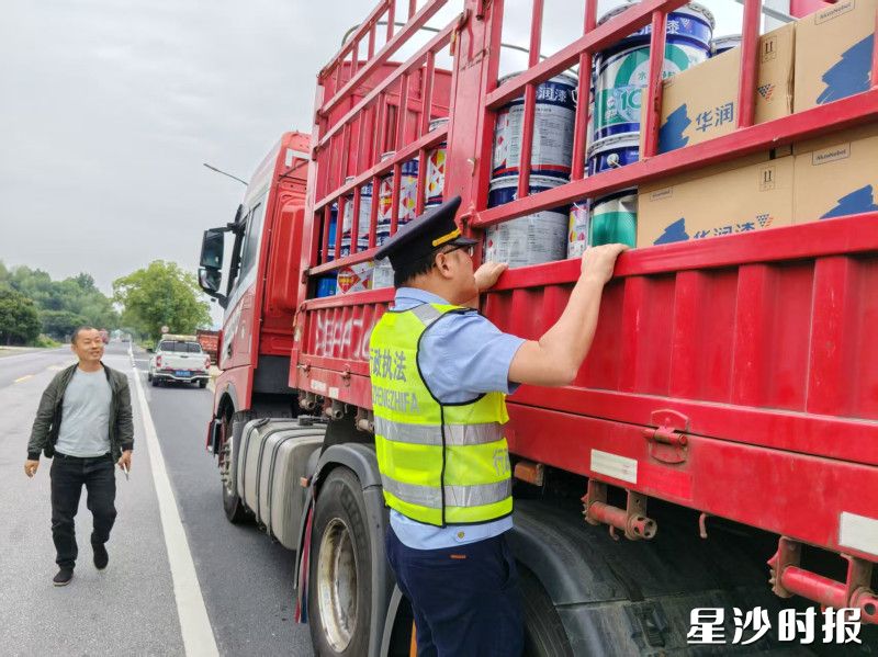 福临综合行政执法大队组织执法人员在辖区黄兴大道、S323、福青路等重点路段开展道路交通专项执法。福临镇供图 福临综合行政执法大队组织执法人员在辖区黄兴大道、S323、福青路等重点路段开展道路交通专项执法。福临镇供图